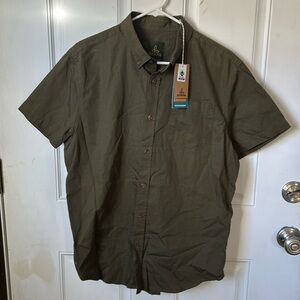Never worn men’s Prana shirt